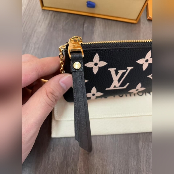 Louis Vuitton Key Pouch - Picture 9 of 15